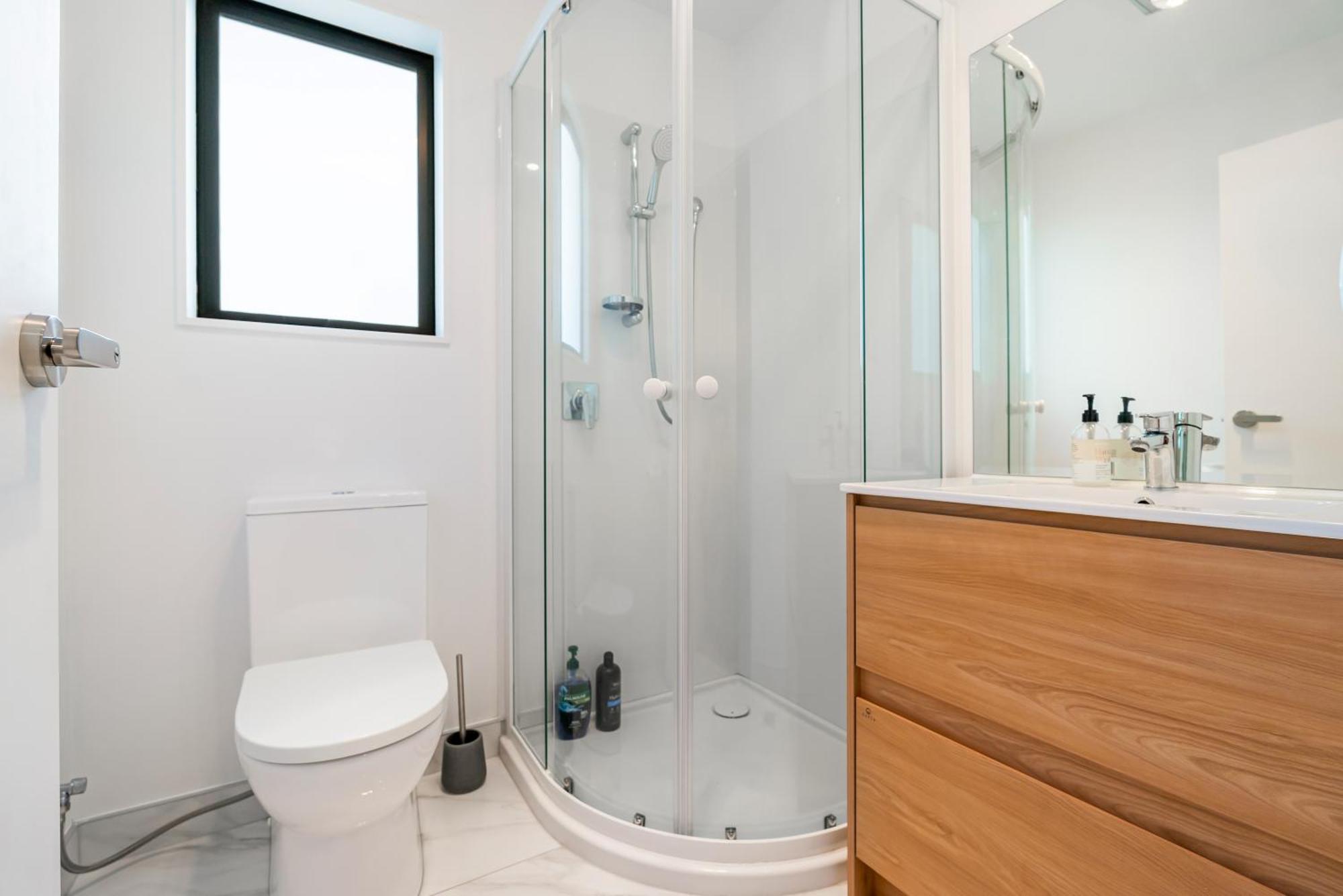 Cozy Brand New Townhouse 1 Bed & Breakfast โอ๊คแลนด์ ภายนอก รูปภาพ